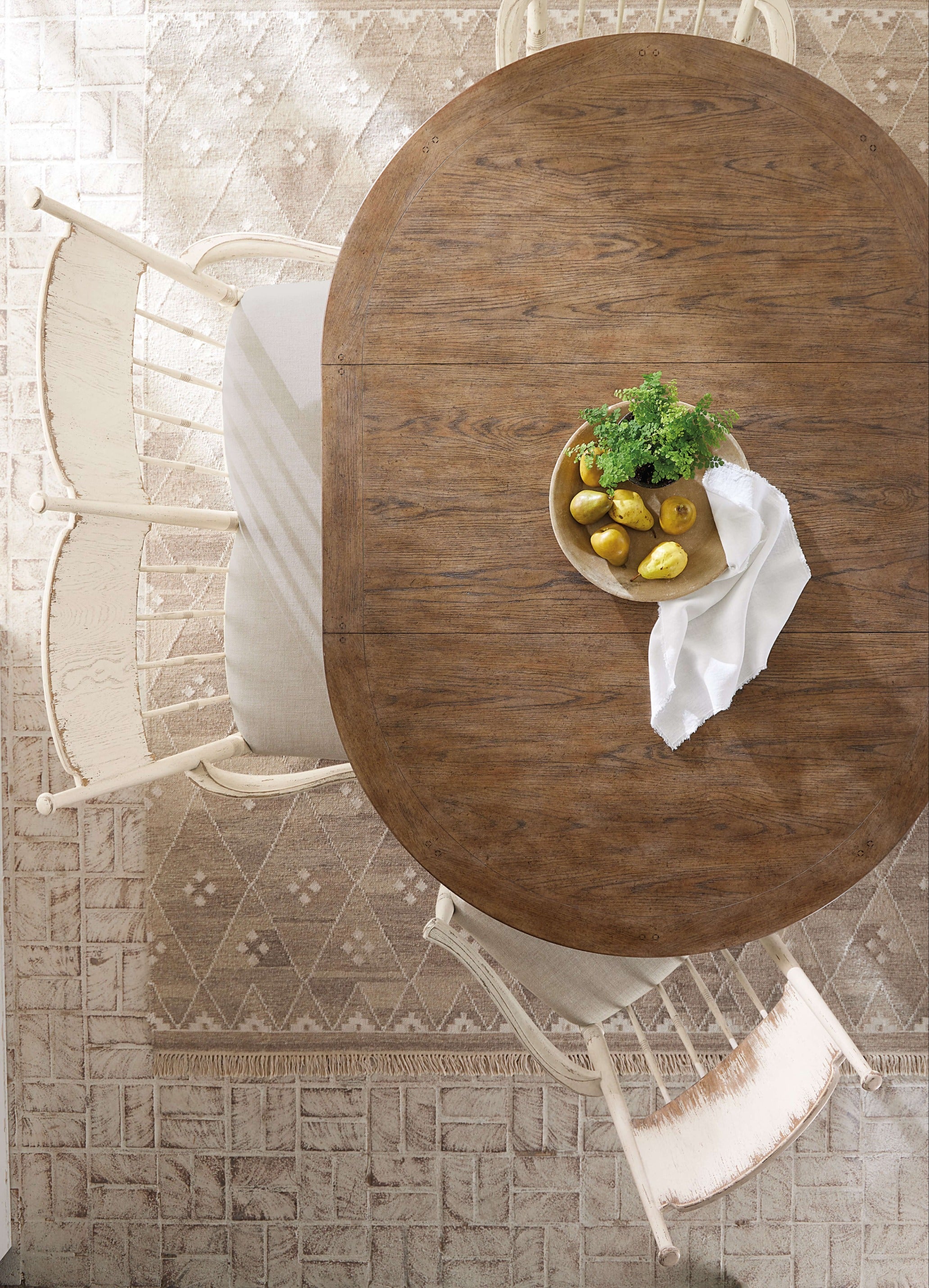 Americana Round Pedestal Dining Table With Leaf - Leaf