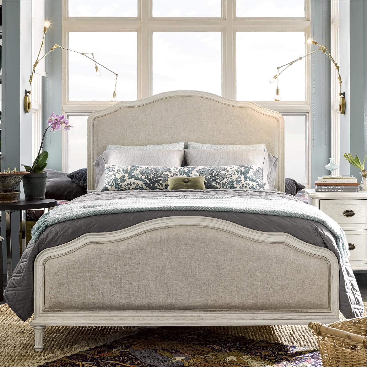 Amity Bed - Size: Queen
